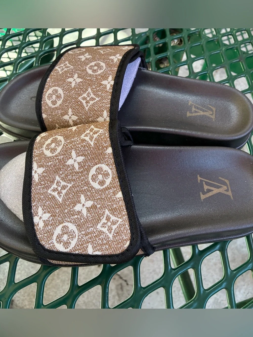 New Luxury Designer Like Slides Sandals Size 9